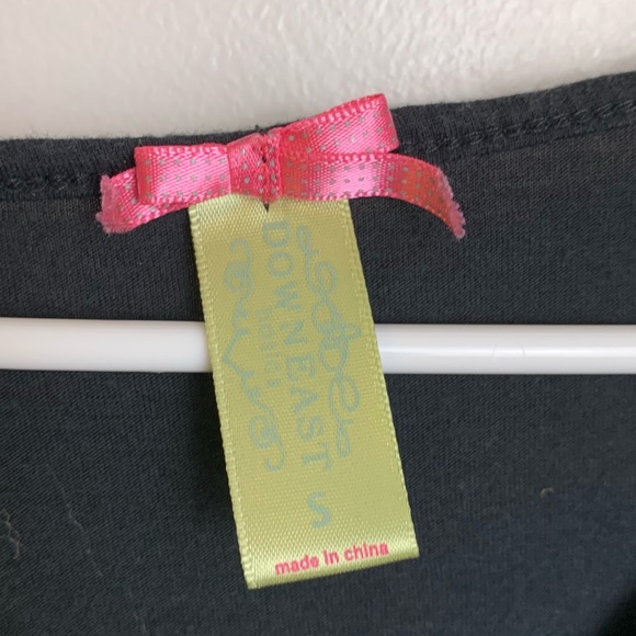 DownEast Black Short Sleeve Shirt With Ruffle Front and Cinched Waist - Picture 3 of 5